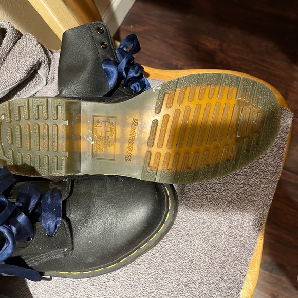 Dr Martens AirWair Boots - Picture 2 of 4